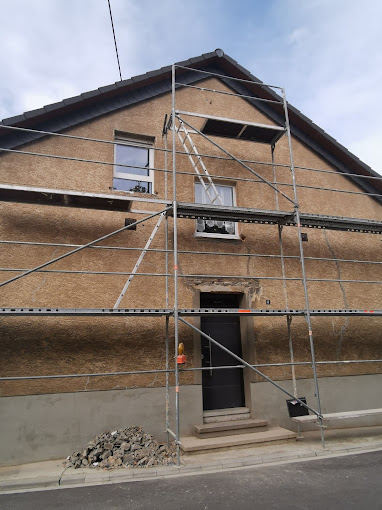 Eingerüstete Fassade während der Sanierung